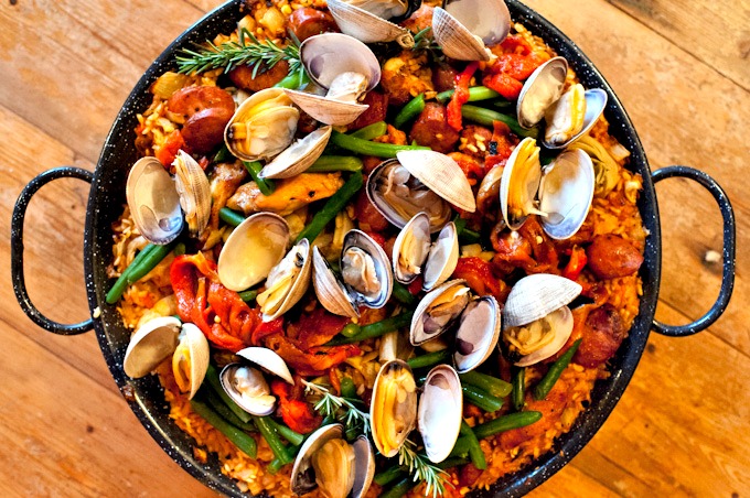 Préparer une grande paella maison