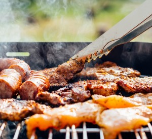 Barbecue ou plancha : le duel enflammé !