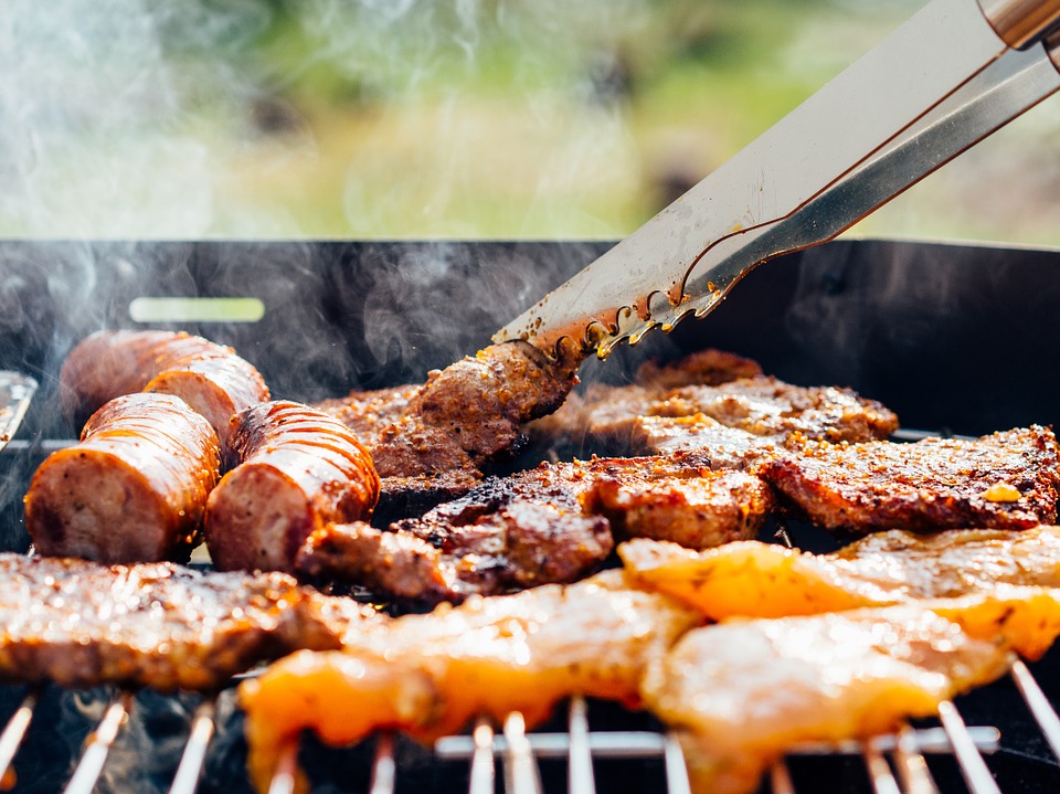 Barbecue ou plancha : le duel enflammé !