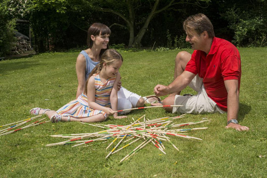 Activités vacances jeu mikado géant jardin